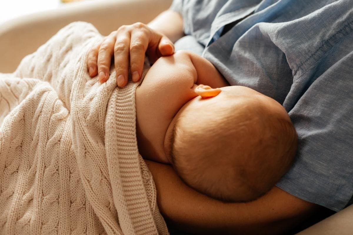 Apa Saja Perbedaan Kolostrum dan ASI, Cek Disini Mums - Sewa Freezer ASI | Mum 'N Hun