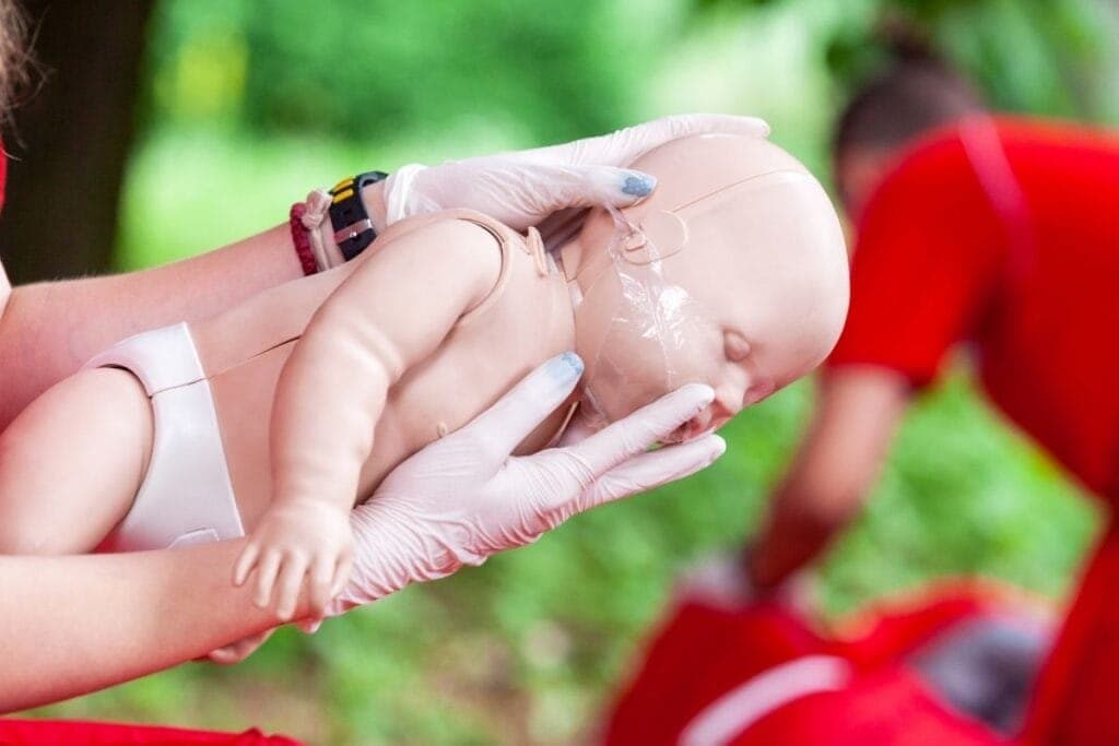 Cara Mengatasi Bayi Tersedak Saat Menyusui yang Benar - Sewa Freezer ASI | Mum 'N Hun