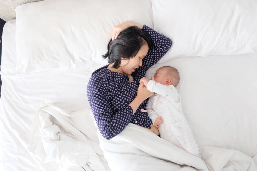 Pengaruh Posisi Tidur Ibu Terhadap Kelancaran ASI - Sewa Freezer ASI | Mum 'N Hun