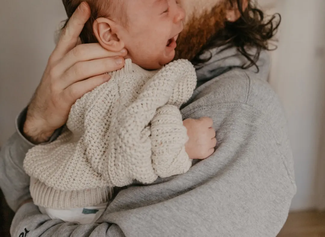 Bayi Cengeng Tapi Tidak Demam, Apakah Normal?