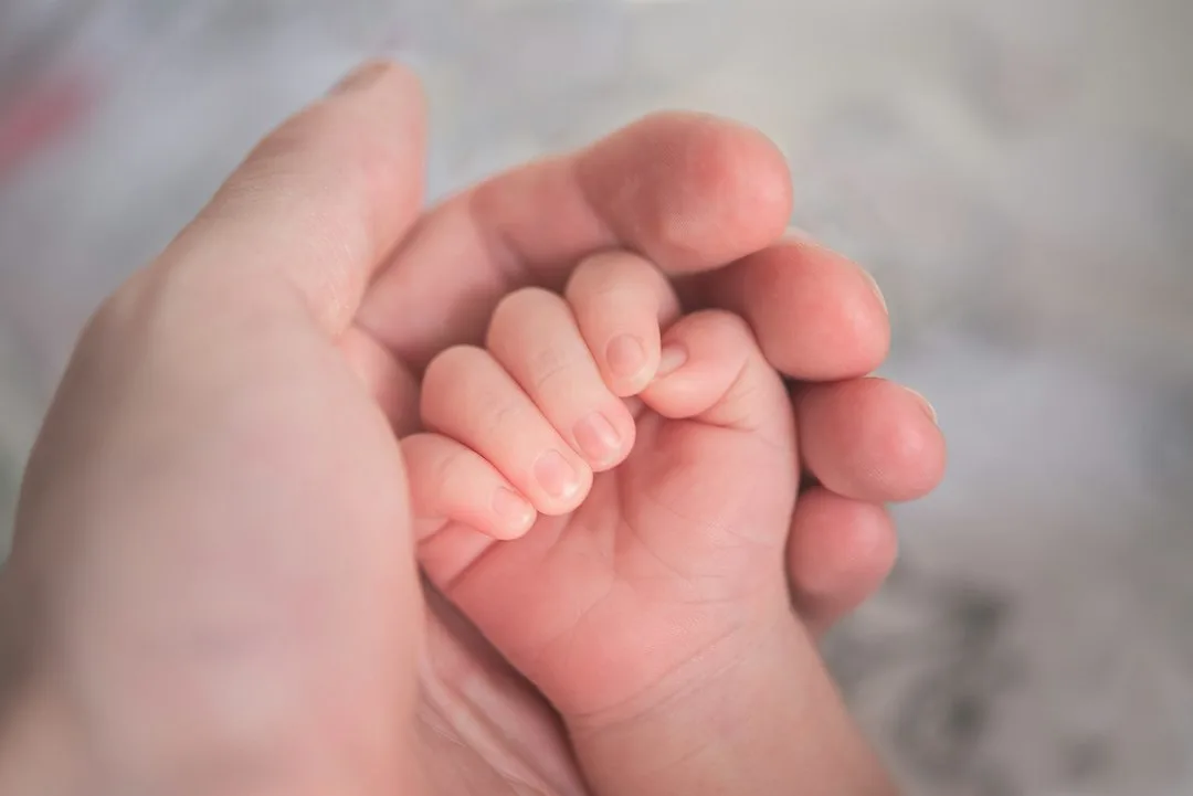 Biang Keringat pada Bayi: Ciri dan Cara Mengatasinya