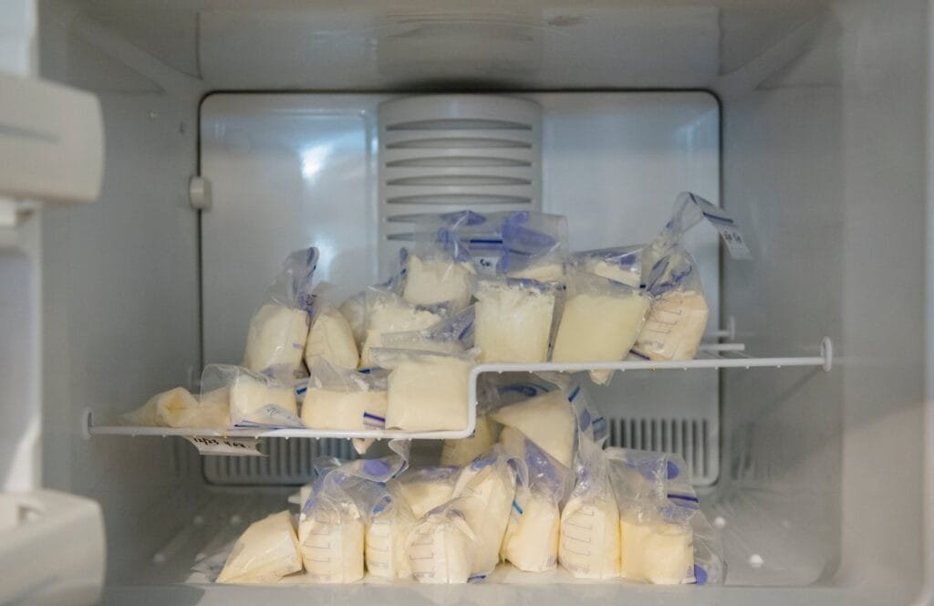 cara memindahkan ASI dari cooler bag ke freezer