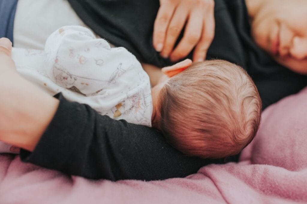 Posisi Menyusui Pasca Operasi Caesar