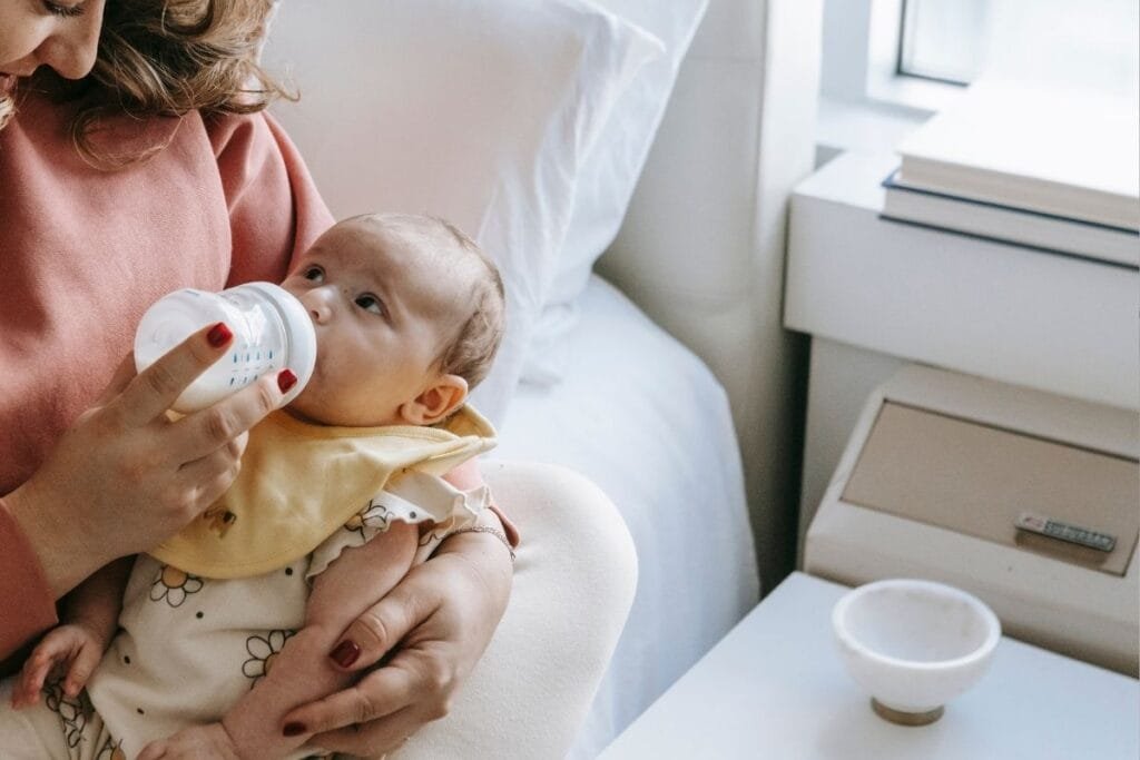 Cara Memberikan ASI Perah ke Bayi dengan Aman dan Praktis